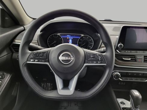 Used 2025 Nissan Altima 2.5 SV FWD image 5