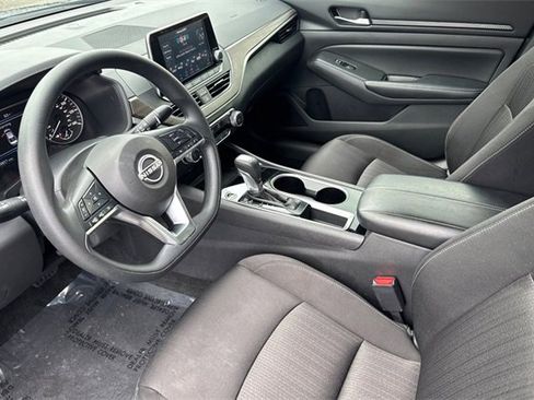 Used 2024 Nissan Altima 2.5 SV image 10