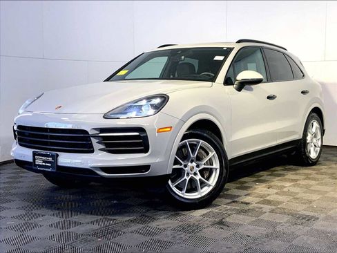 Certified 2022 Porsche Cayenne Platinum Edition image 2