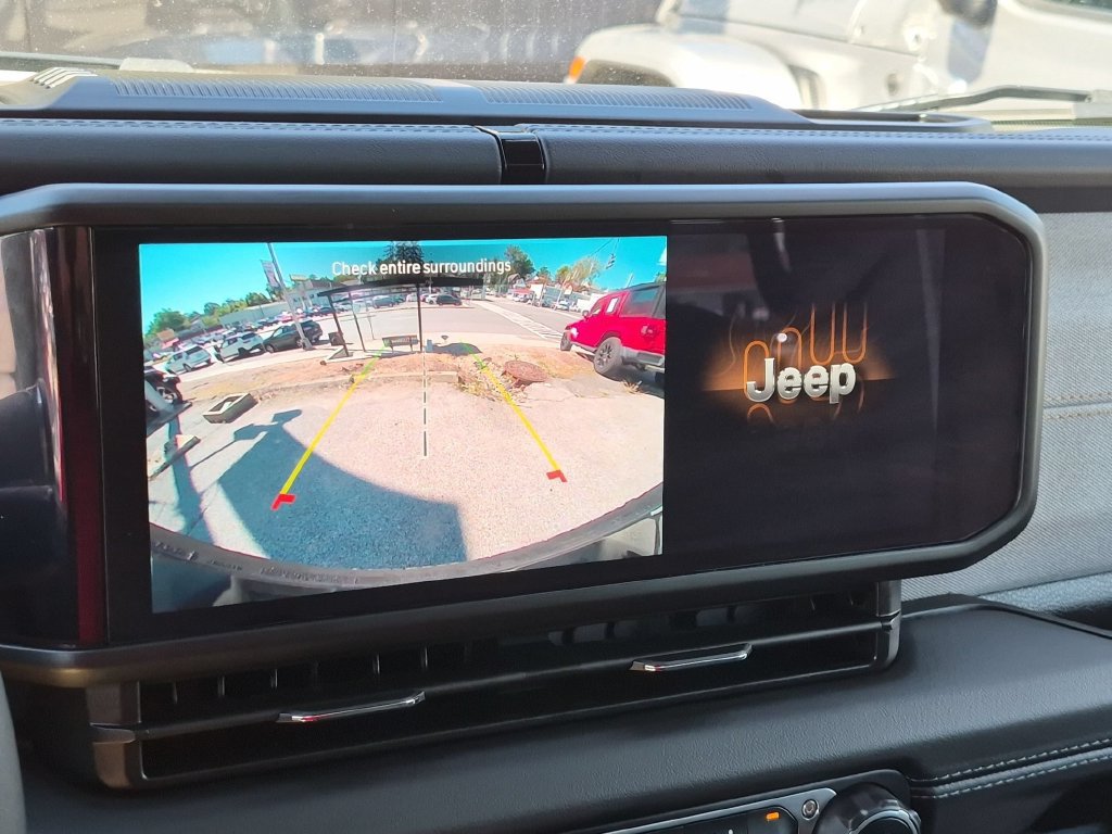 Used 2024 Jeep Wrangler Unlimited Sahara AWD/4WD image 15