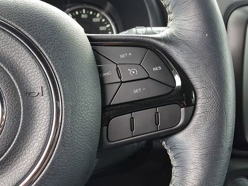 Used 2021 Jeep Renegade Latitude AWD/4WD image 21