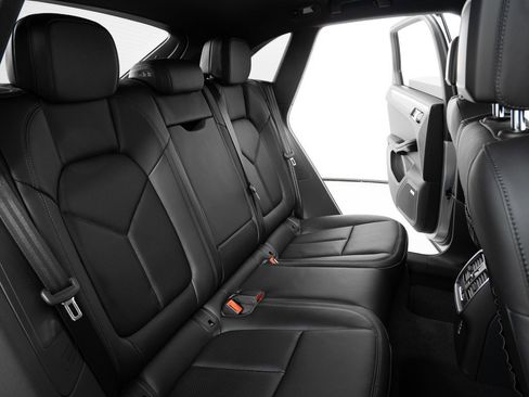 New 2026 Porsche Macan image 23