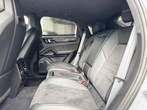 Used 2023 Porsche Cayenne Turbo GT AWD/4WD image 23