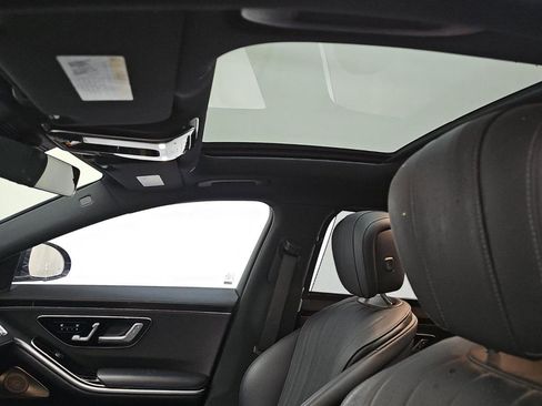 Used 2022 Mercedes-Benz S 500 4MATIC w/ AMG Line Package image 15