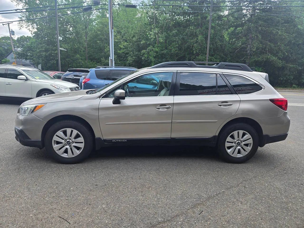 Used 2016 Subaru Outback 2.5i Premium AWD/4WD image 8
