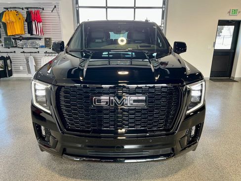 Used 2021 GMC Yukon Denali w/ Denali Premium Package image 3