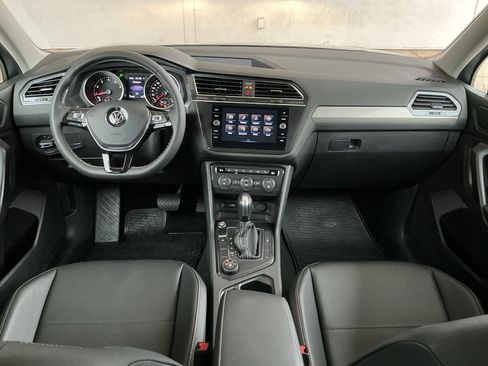 Used 2021 Volkswagen Tiguan SE w/ Panoramic Sunroof Package image 4