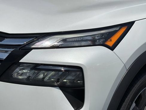 Used 2025 Nissan Rogue SV FWD image 9