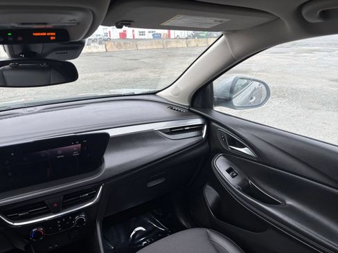 Used 2025 Buick Encore GX Preferred FWD image 31