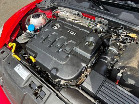 Used 2015 Volkswagen Beetle TDI FWD image 12