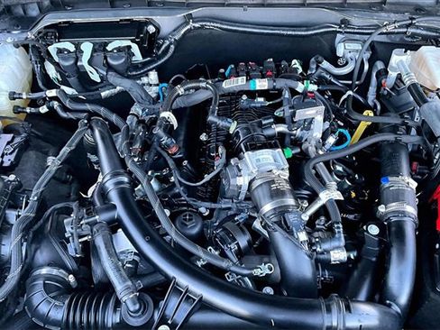 Used 2024 Ford Bronco Badlands image 31