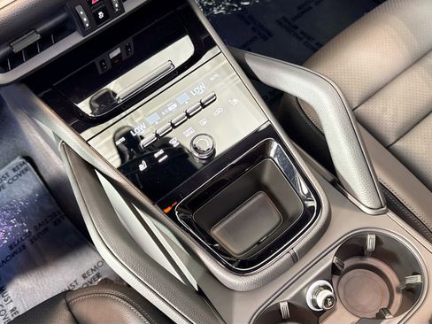 Certified 2025 Porsche Cayenne image 18
