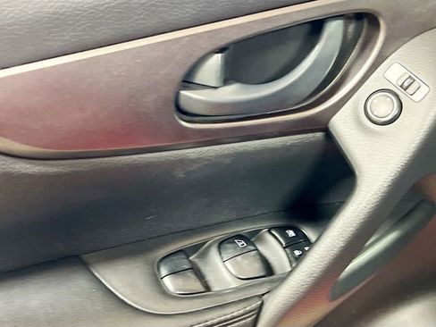 Used 2017 Nissan Rogue Sport S image 17