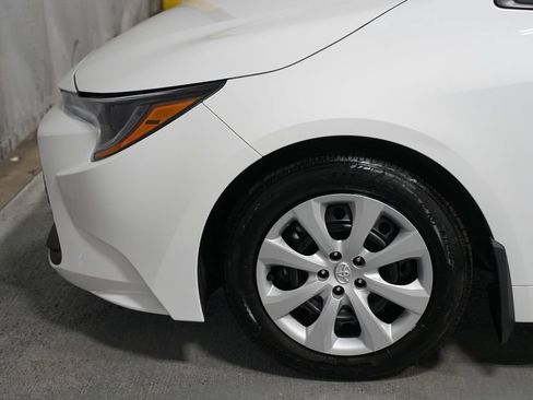 Used 2025 Toyota Corolla LE FWD image 5
