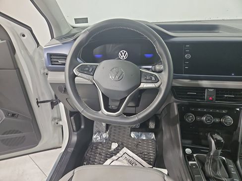Used 2024 Volkswagen Taos SE image 15
