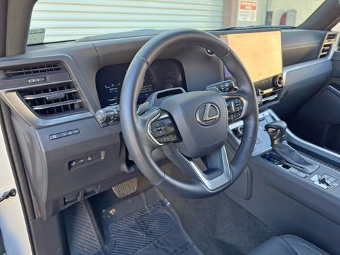 Used 2024 Lexus GX 550 AWD/4WD image 14