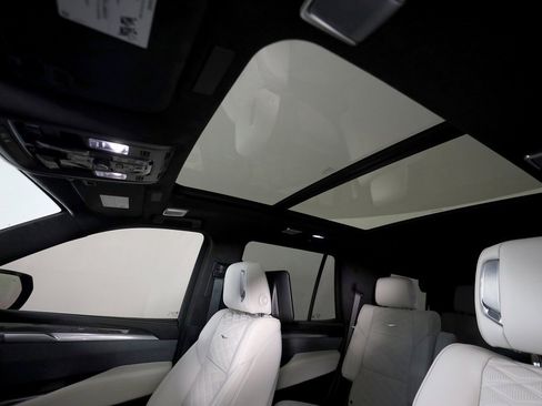 Used 2025 Cadillac Escalade V image 22