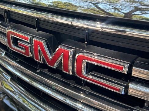 Used 2023 GMC Acadia SLT FWD image 36
