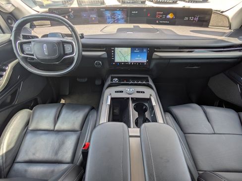 Used 2025 Lincoln Navigator Reserve AWD/4WD image 16