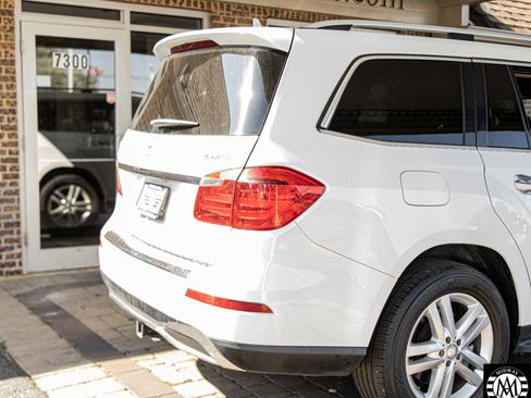 Used 2016 Mercedes-Benz GL 450 4MATIC w/ Premium I Package image 11