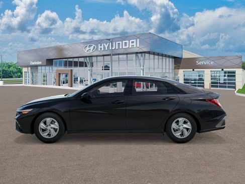 New 2026 Hyundai Elantra SE FWD image 3