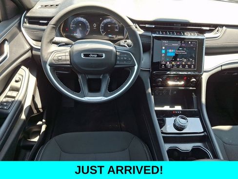 Used 2025 Jeep Grand Cherokee Laredo X w/ Luxury Tech Group I AWD/4WD image 12