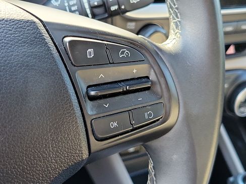 Used 2025 Hyundai Venue SEL FWD image 27