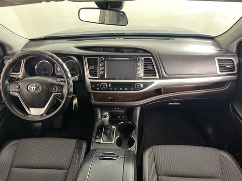Used 2017 Toyota Highlander Plus image 16
