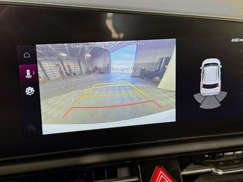 Certified 2023 Kia Niro EX Touring FWD image 13