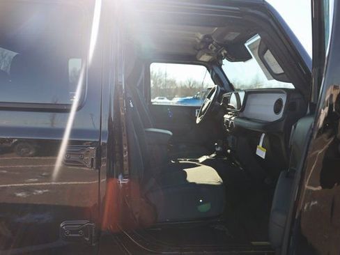 New 2025 Jeep Gladiator Sport image 15