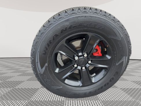 Used 2018 Jeep Wrangler Unlimited Sahara w/ Dual Top Group image 23