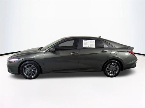 Used 2025 Hyundai Elantra Hybrid FWD image 8