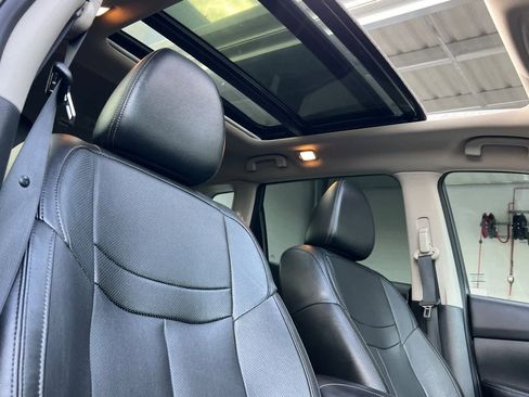 Used 2019 Nissan Rogue SL w/ Premium Package image 20