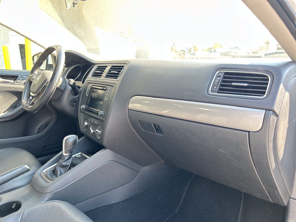 Used 2017 Volkswagen Jetta SE FWD image 15