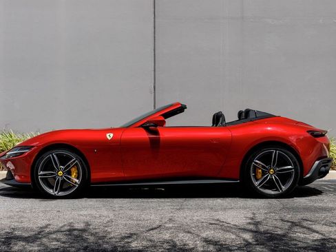 Used 2025 Ferrari Roma Spider RWD image 2