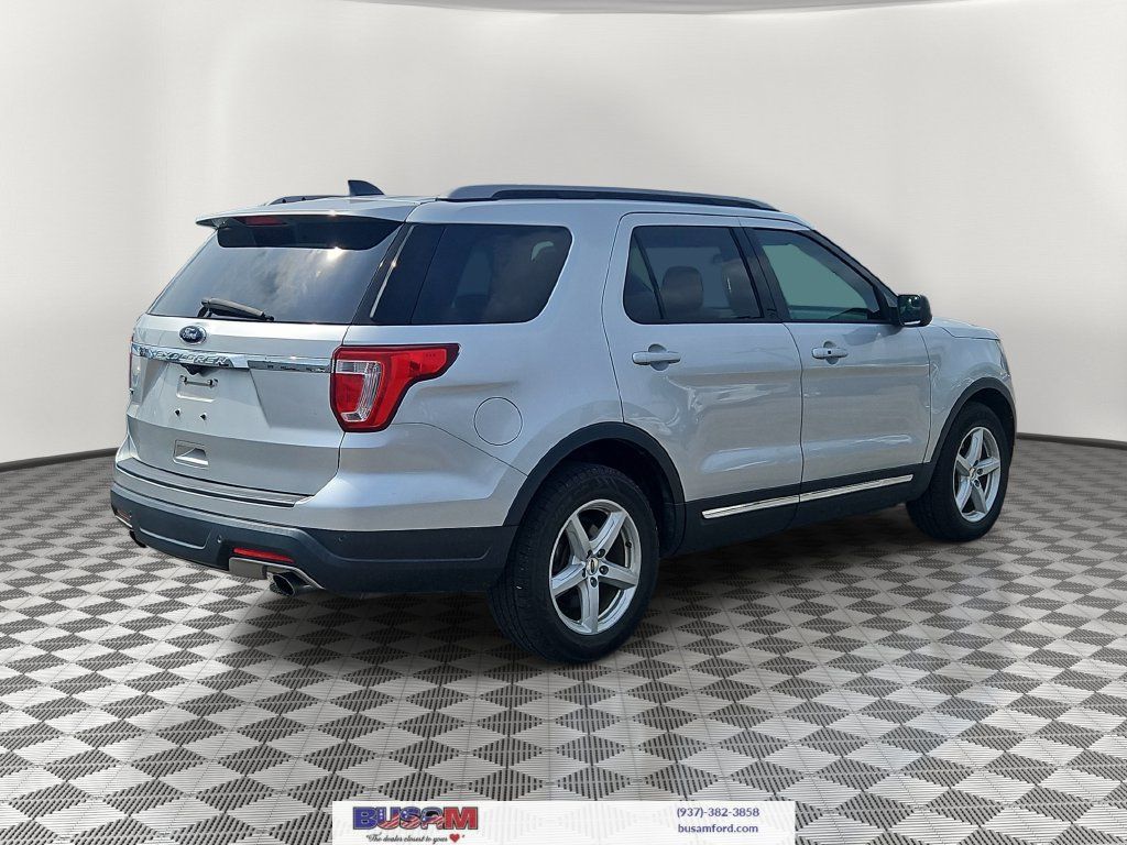 Used 2018 Ford Explorer XLT FWD image 4