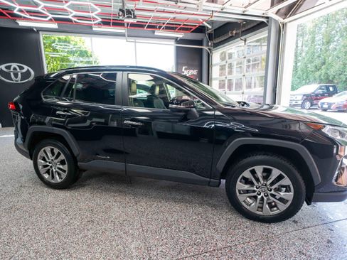 Used 2020 Toyota RAV4 Limited AWD/4WD image 5
