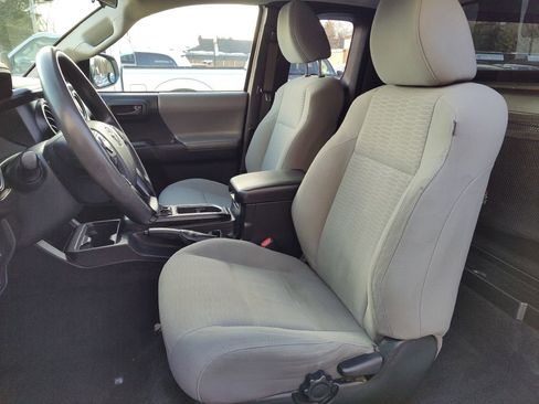 Used 2019 Toyota Tacoma 2WD Access Cab image 11