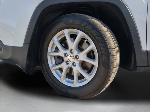 Used 2018 Jeep Cherokee Latitude w/ Safety Group FWD image 67