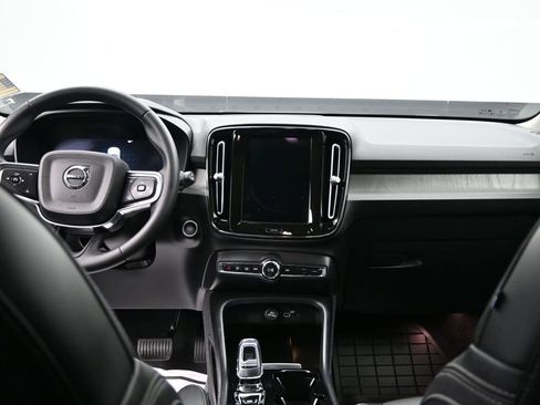 Used 2024 Volvo XC40 B5 Ultimate w/ Protection Package Premier image 11