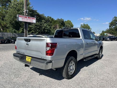Used 2018 Nissan Titan SV RWD image 2