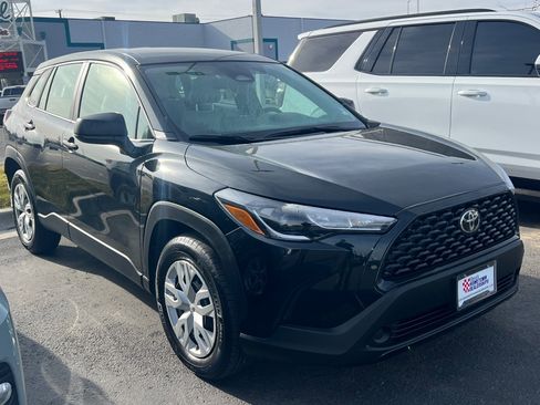 Certified 2025 Toyota Corolla Cross L image 2