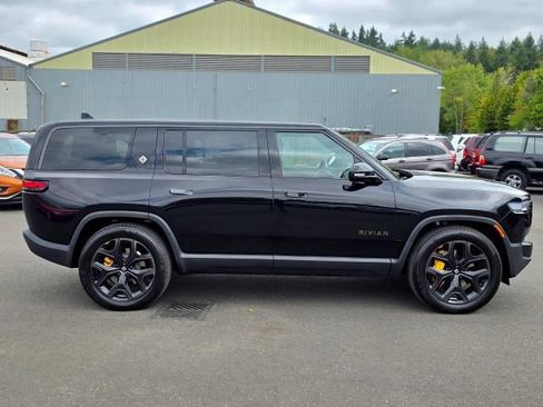Used 2025 Rivian R1S Premium AWD/4WD image 10