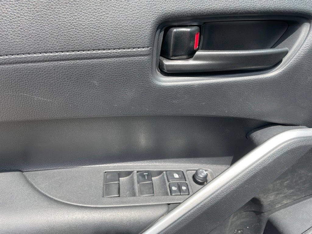 Used 2025 Toyota Corolla Cross LE w/ Moonroof Package FWD image 17