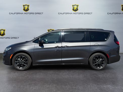 Used 2021 Chrysler Pacifica Touring-L w/ Premium & Safety Sphere Group FWD image 2