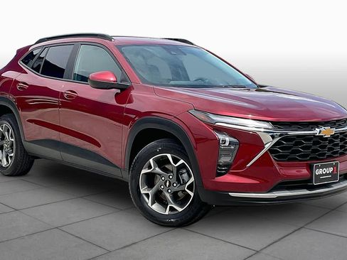 Used 2024 Chevrolet Trax LT FWD image 3