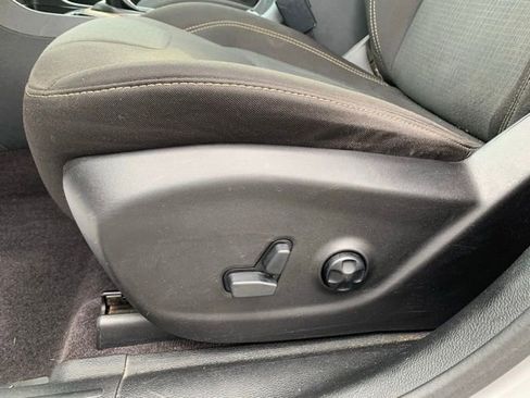 Used 2016 Jeep Cherokee Latitude w/ Comfort & Sound Group image 11