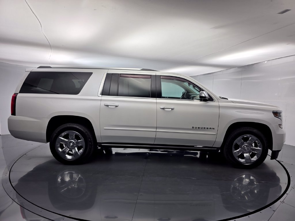 Used 2020 Chevrolet Suburban Premier w/ Premier 6.2L Value Package AWD/4WD image 3