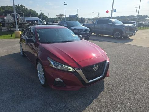 Used 2020 Nissan Altima 2.5 SR w/ Premium Package FWD image 1