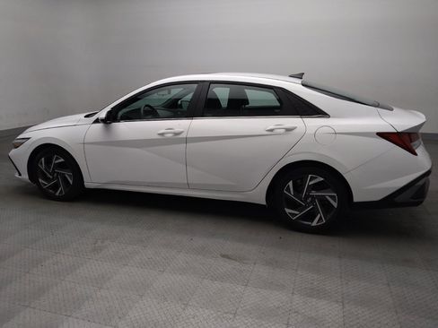Used 2025 Hyundai Elantra SEL FWD image 3